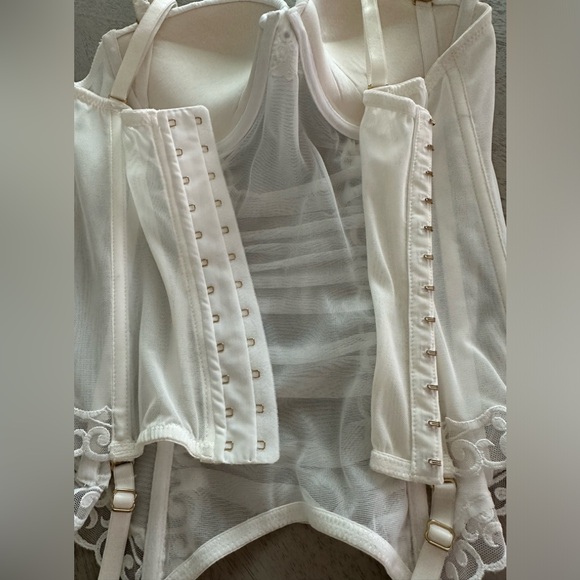 Victoria’s Secret Lace Corset with Push Up Bra, Crystal accent and rouging - Picture 5 of 12